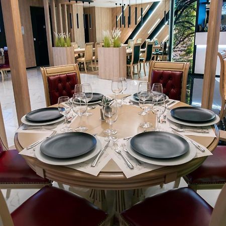 Family Hotel Business Club Shumen Bagian luar foto