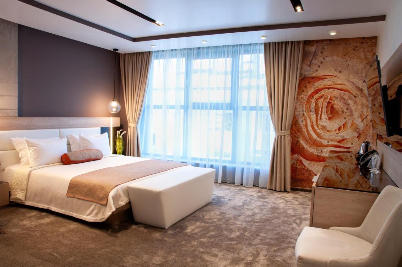 Family Hotel Business Club Shumen Bagian luar foto