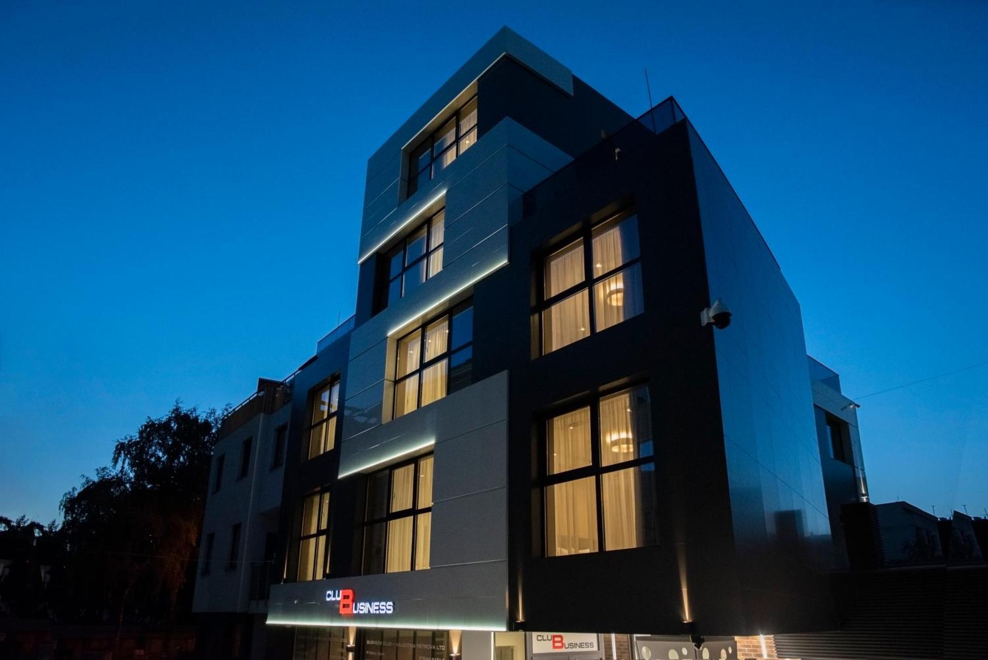Family Hotel Business Club Shumen Bagian luar foto