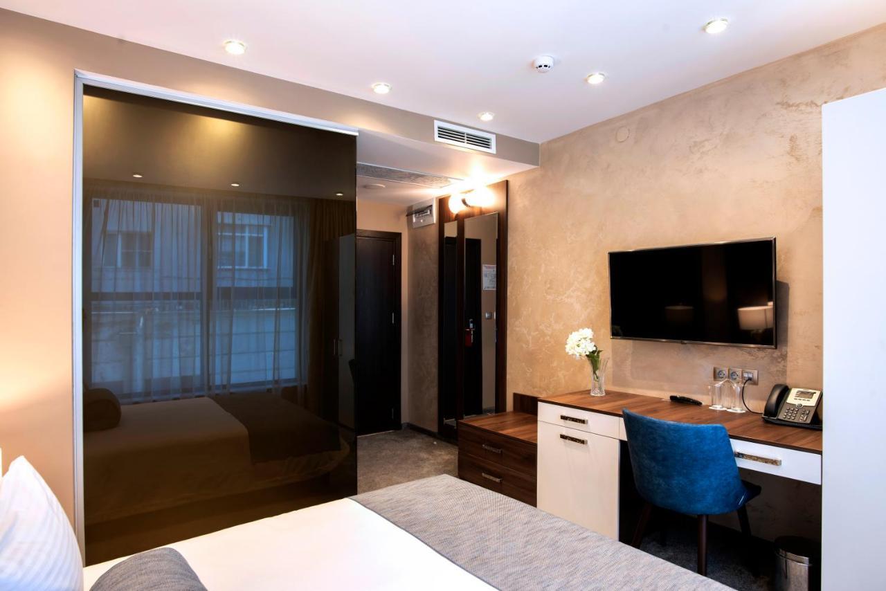 Family Hotel Business Club Shumen Bagian luar foto