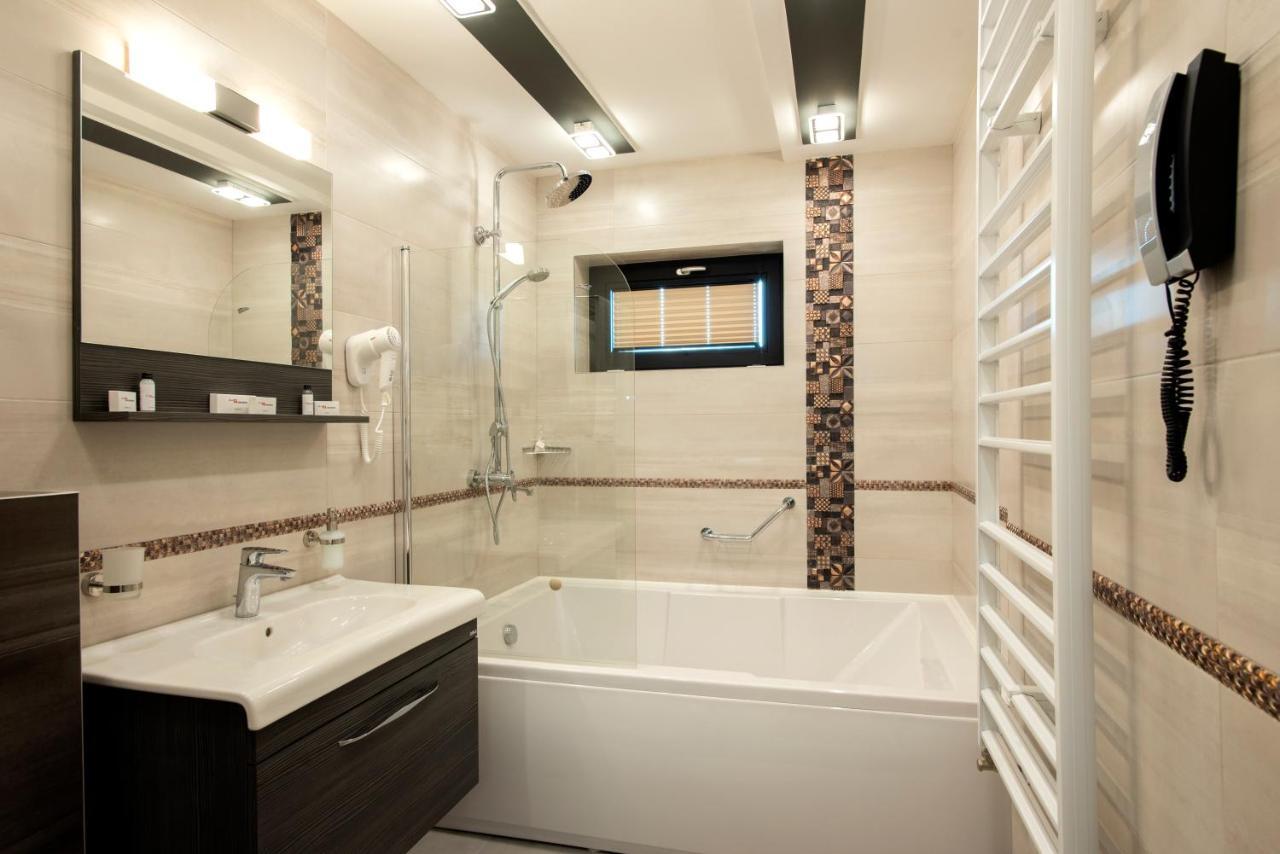 Family Hotel Business Club Shumen Bagian luar foto