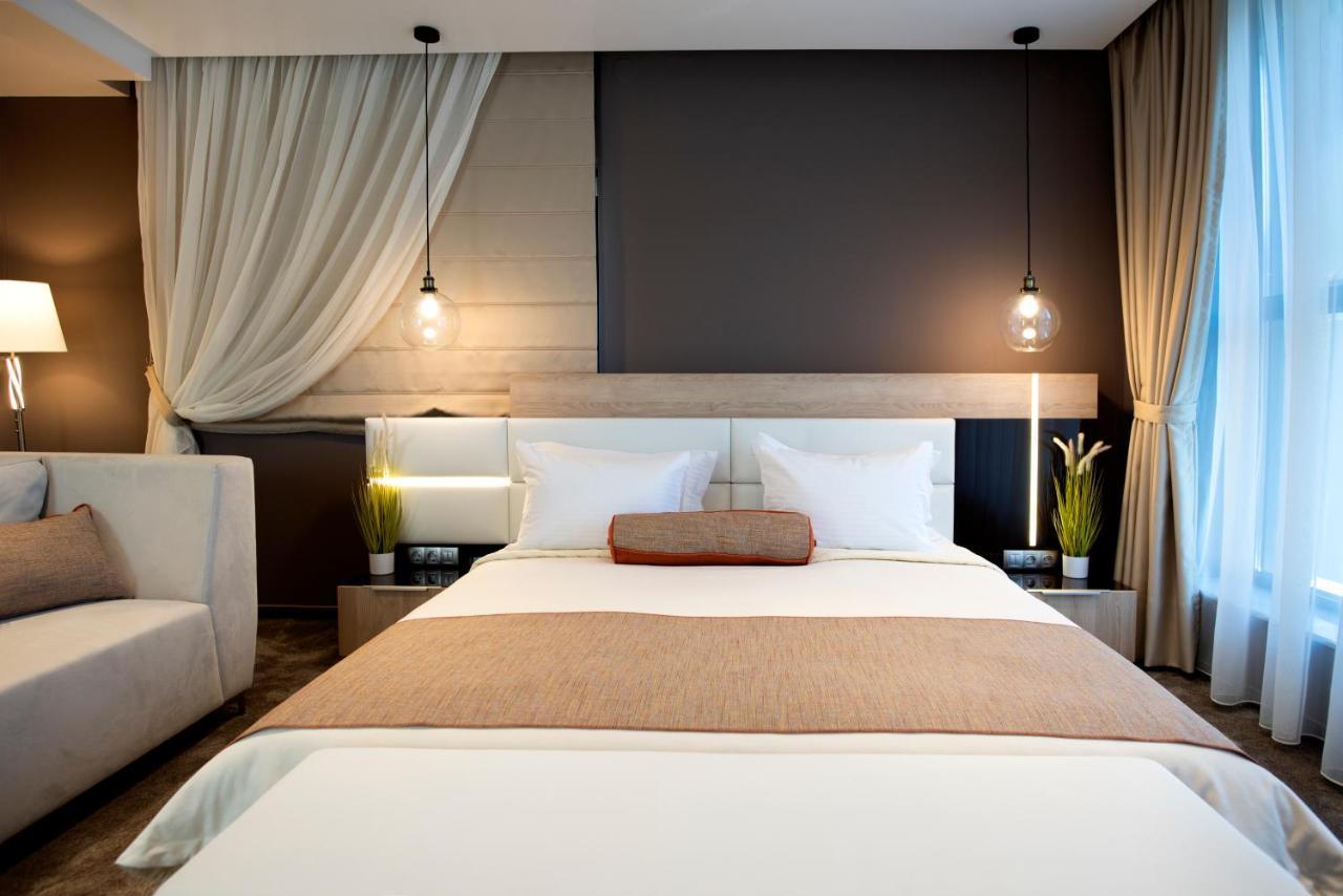 Family Hotel Business Club Shumen Bagian luar foto