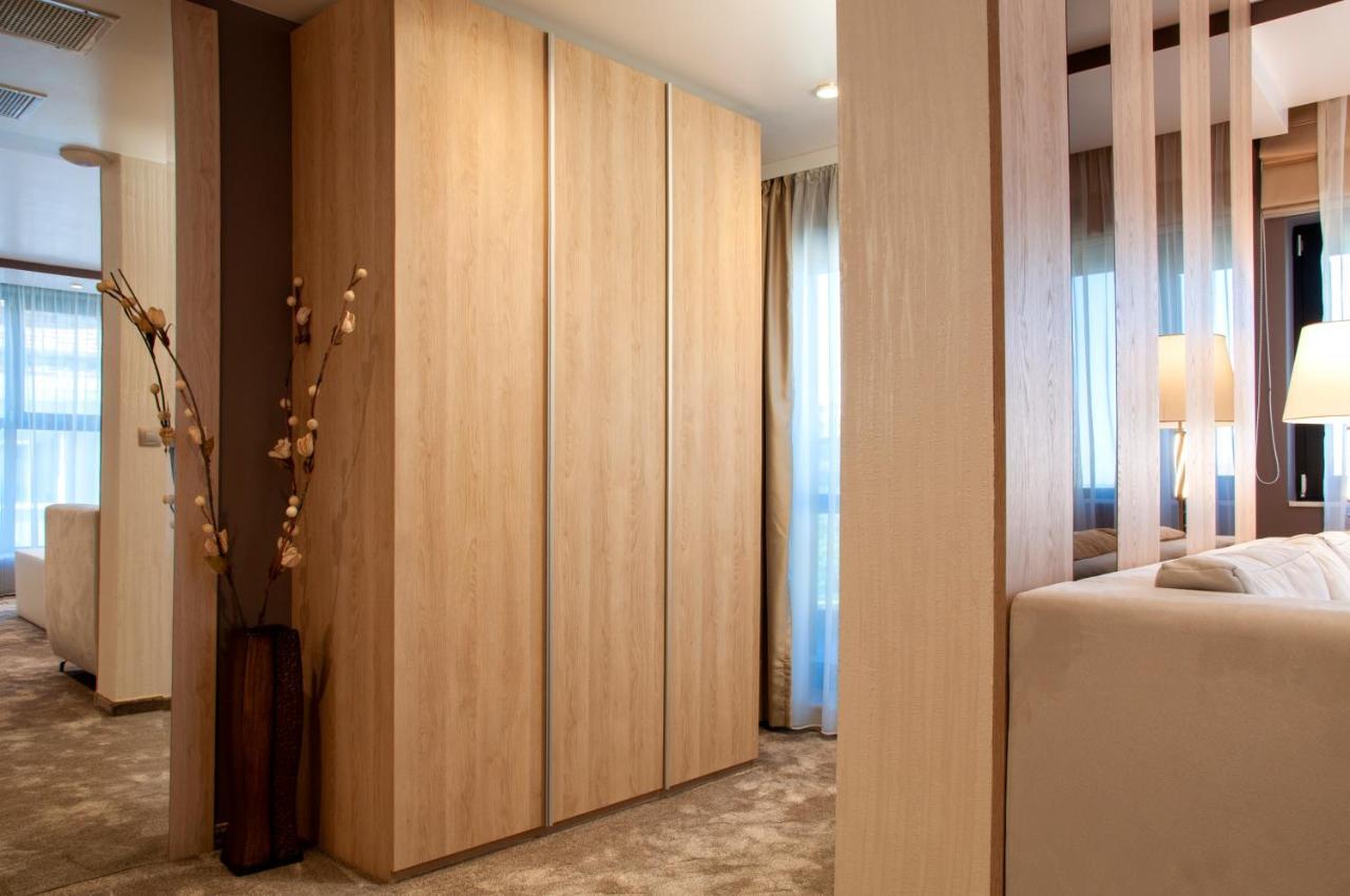 Family Hotel Business Club Shumen Bagian luar foto