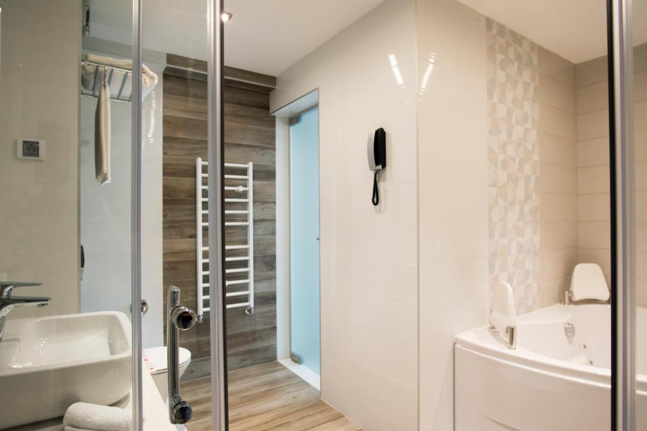 Family Hotel Business Club Shumen Bagian luar foto