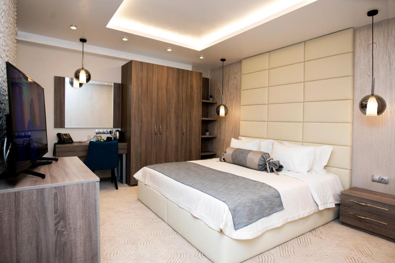 Family Hotel Business Club Shumen Bagian luar foto