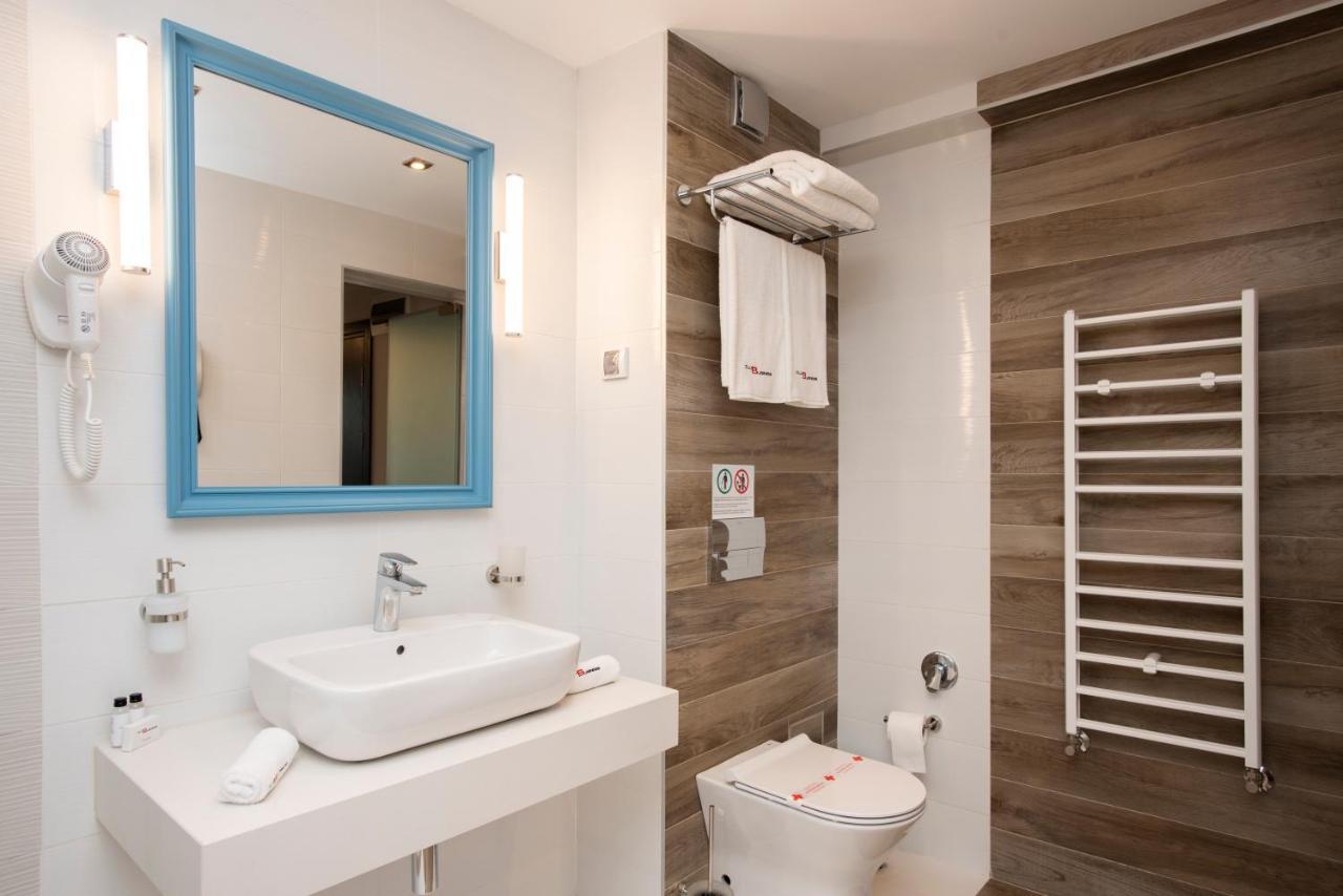 Family Hotel Business Club Shumen Bagian luar foto