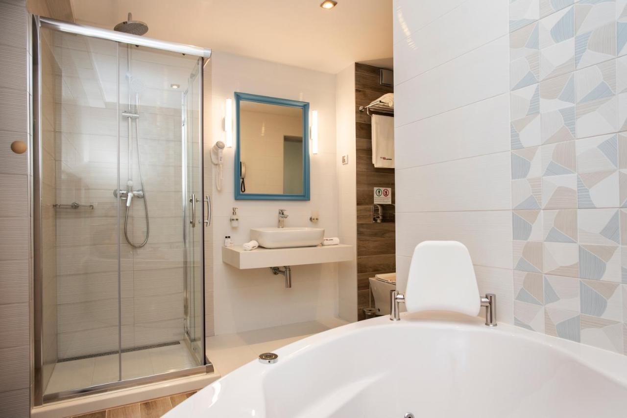 Family Hotel Business Club Shumen Bagian luar foto