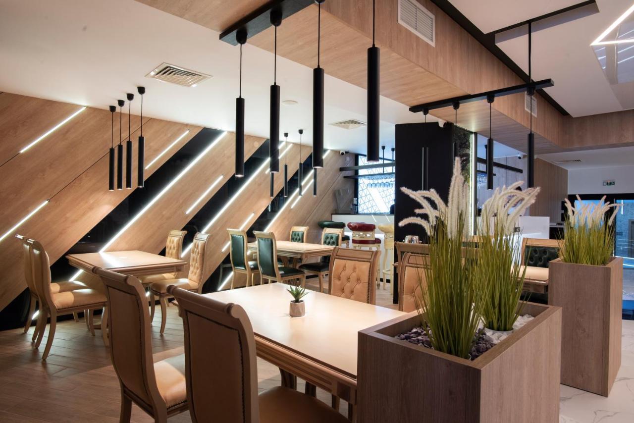 Family Hotel Business Club Shumen Bagian luar foto
